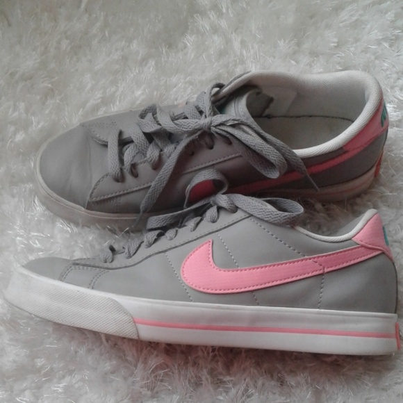 grey nike shoes with pink swoosh